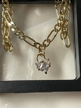 Gold Heart Lock Pendant Necklace - Women Jewelry
beautiful necklace